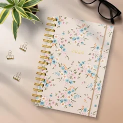 Burde Kalenterit></noscript>Kalenteri 2024 Paivakirja Saga Kukka