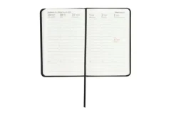 NNX Kalenterit></noscript>Taskukalenteri A6 Musta